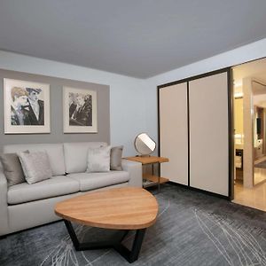 Deluxe  King Suite Mobility accessible